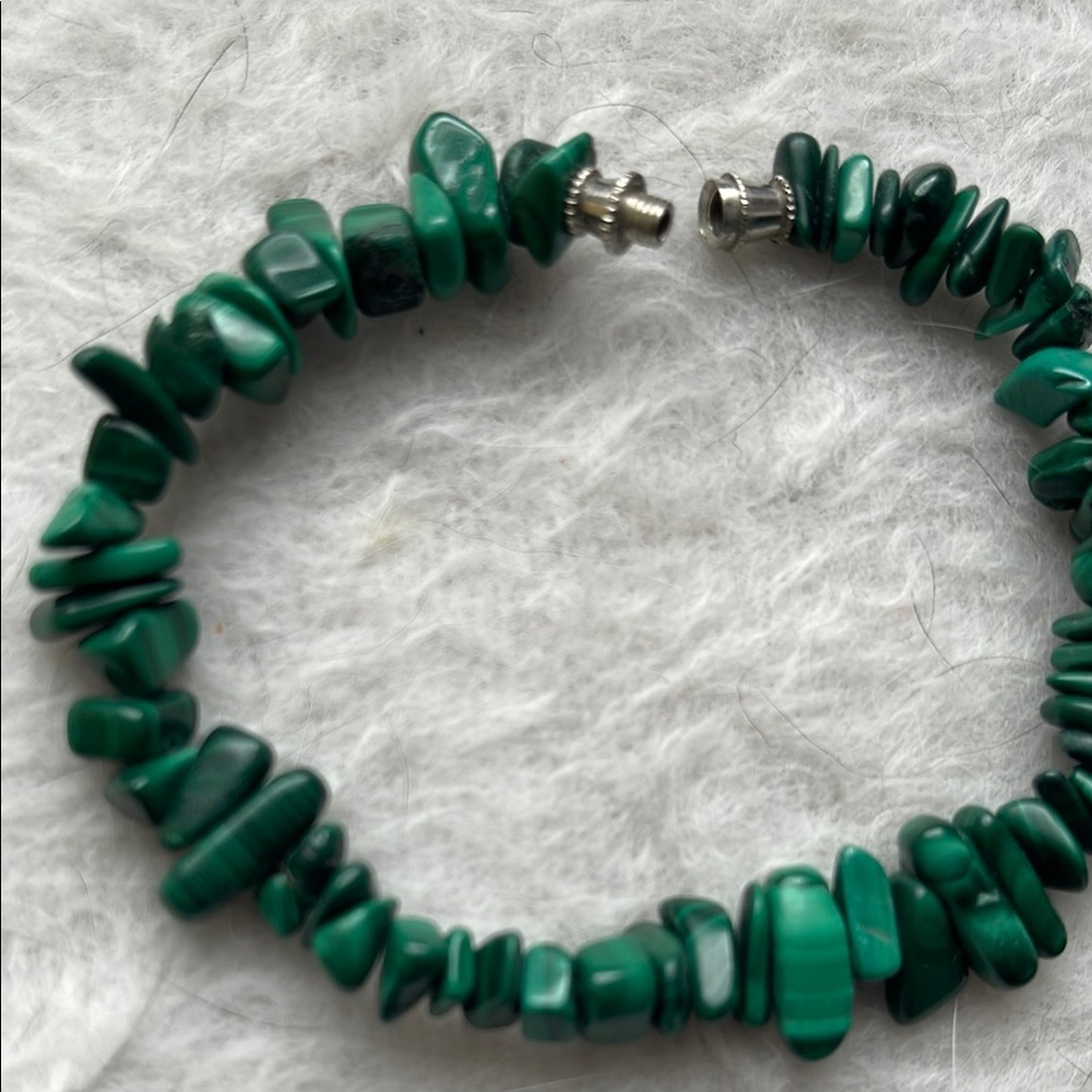 Vintage Malachite Chip 7.5” Beaded Bracelet - Picture 4 of 5